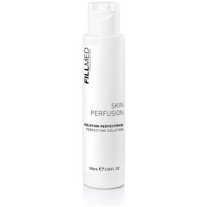 This lightweight solution is formulated with gluconolactone, a gentle acid, that exfoliates dead cells, smoothes the texture of the skin, reduces irregularities and leaves the skin fresh and clear.